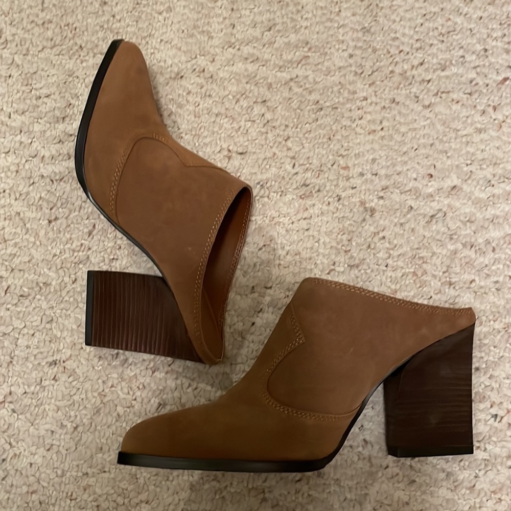 Donald Pliner Mules/ new